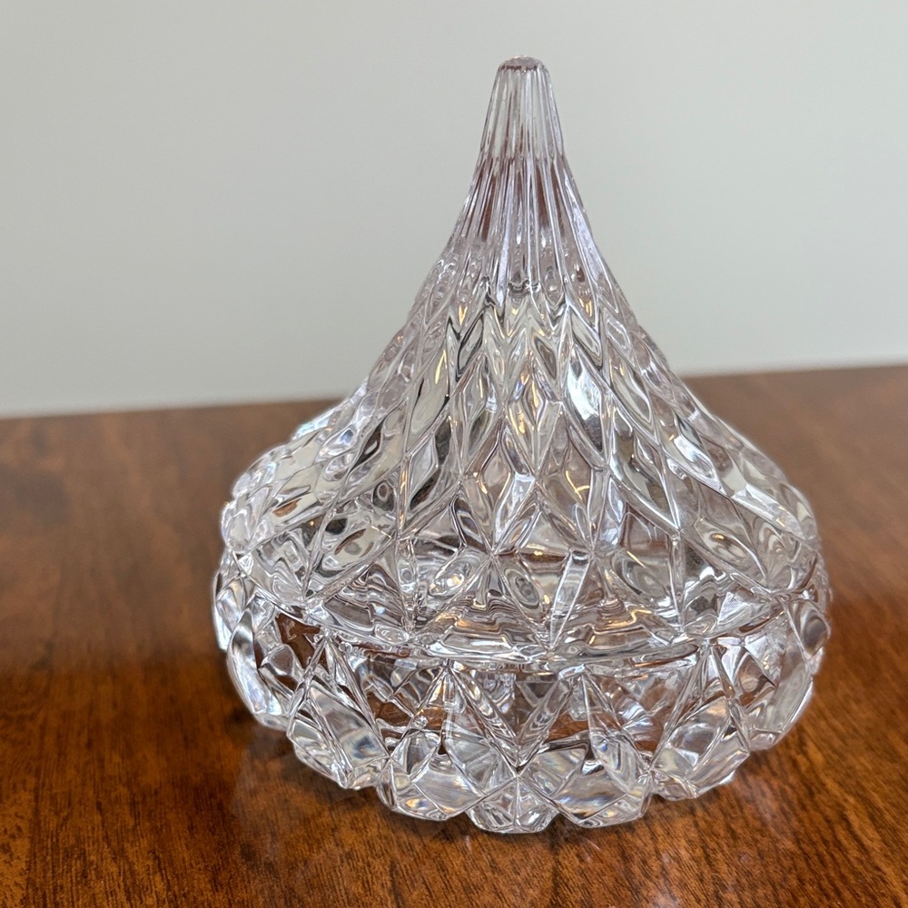Godinger Crystal Hershey's Kiss covered candy dish.


D28